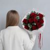 Монобукет из 9 красных роз с эвкалиптом Амарант
