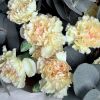 Букет с диантусами Солнечный луч