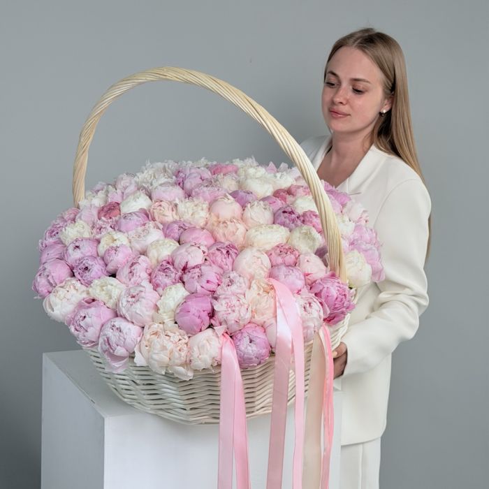 Корзина 101 пион Сияй