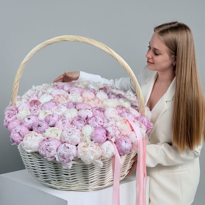 Корзина 101 пион Сияй