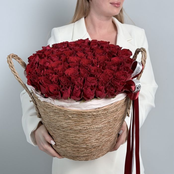 Корзина с розами Кабаре