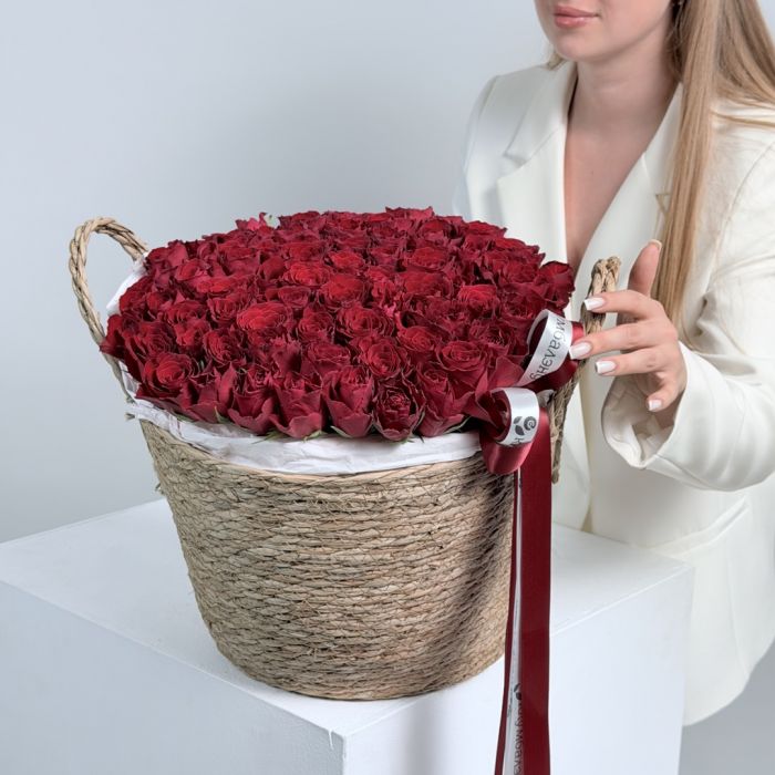 Корзина с розами Кабаре