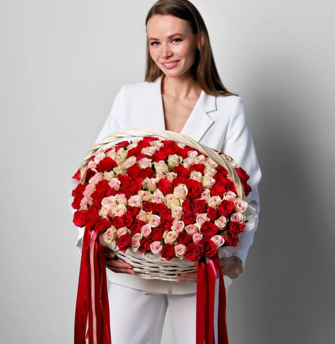 Корзина 151 роза Кенийская нежность